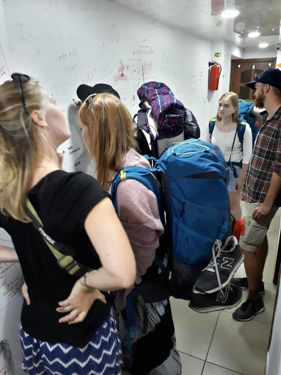 耶烈万 奇想旅舍旅舍 外观 照片