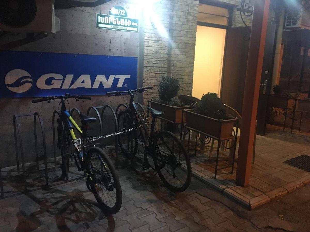 耶烈万 奇想旅舍旅舍 外观 照片